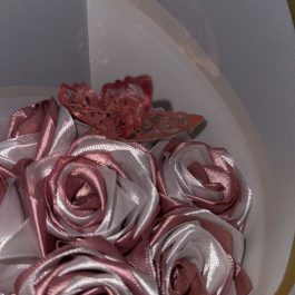 Букет от 7 сатенени рози