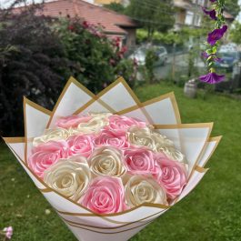 Букет “19 сатенени рози”
