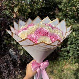 Букет “19 сатенени рози”