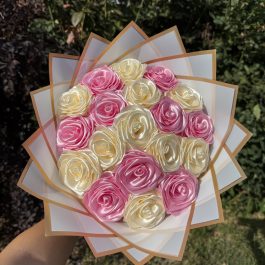Букет “19 сатенени рози”