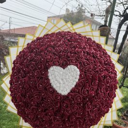 Букет 301 рози със сърце (фоам)
