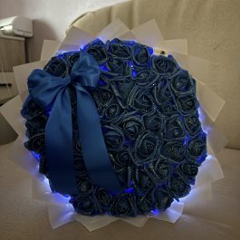 Светещ букет с 51 фоамови рози и брокат