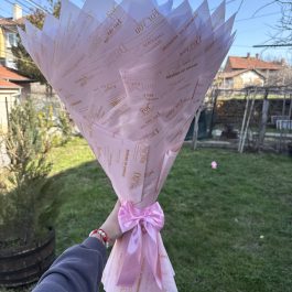 Букет с 69 рози във формата на сърце